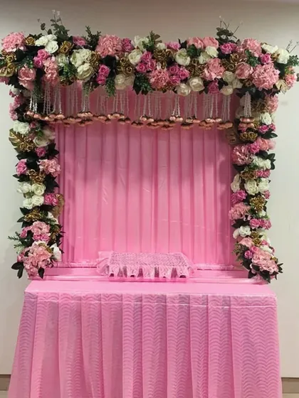 For lovers of pink, this complete mandap setup is a dream. It combines a floral arch and matching drapes for a fully coordinated look.