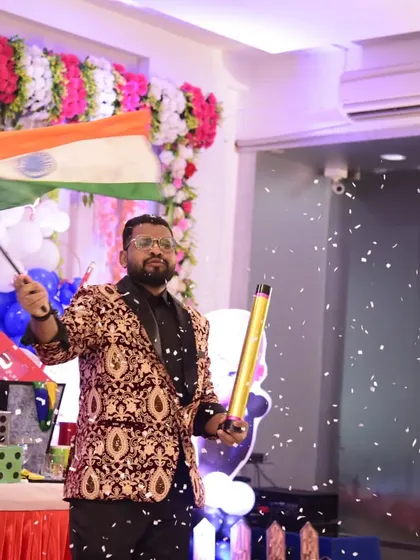 A patriotic finish with the Indian flag and a confetti cannon. This is a grand finale that is perfect for large community events and festival celebrations.