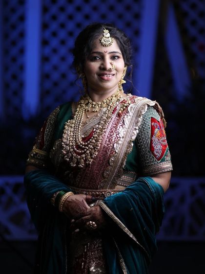 A portrait of a client looking absolutely beautiful and confident in her traditional Maharashtrian bridal attire.