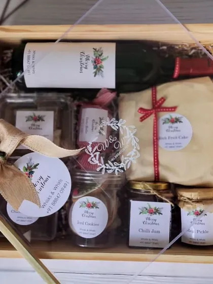 See our custom Christmas stickers in action, bringing a festive and professional touch to this beautiful holiday hamper. We design labels for every item, from wine bottles and jam jars to cookie packs and fruit cakes, ensuring a cohesive brand experience.