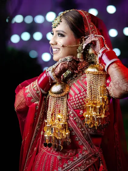 A happy bride showing off her beautiful 'kalire'. I focus on capturing the details and traditions that are important to you.