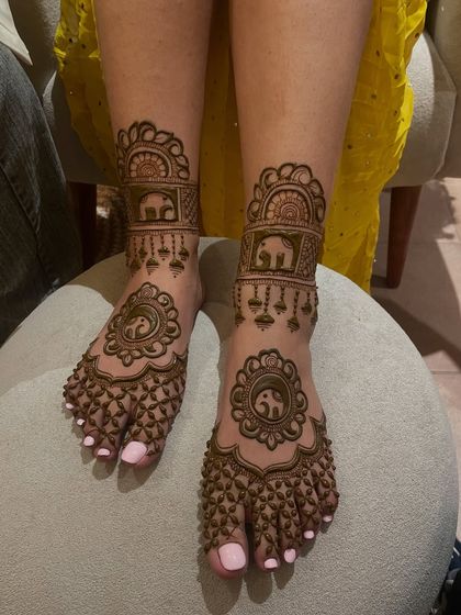 Another view of the elephant foot mehandi, showing the beautiful symmetry and the detailed work on the toes.