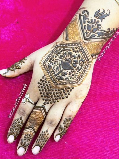 Elaborate Back of Hand Artistry photo 9