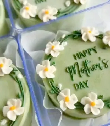 A close-up of our Mother's Day mini bento cakes. We created this simple, elegant design with a wreath of tiny white flowers. It was a sweet gift for all the amazing mamas.