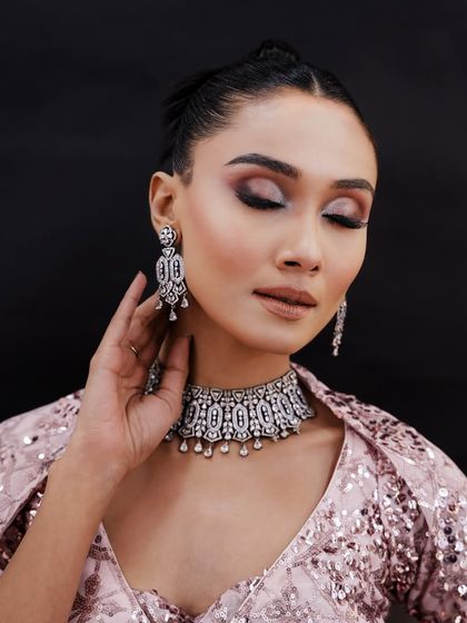 This soft glam look with a subtle brown smokey eye and nude lips is perfect for elegant evening events. I teach versatility, from bold statements to understated sophistication.