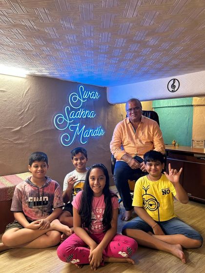 Our teacher with a group of young, enthusiastic students at our studio. We foster a friendly and respectful atmosphere in all our batches.