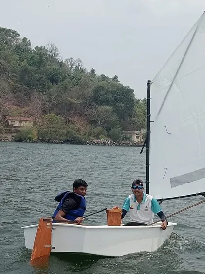 Learning to sail is about understanding the wind and water. At our Karwar center, participants get hands-on experience, learning to rig and steer a sailboat on the open water under the watchful eye of our instructors.