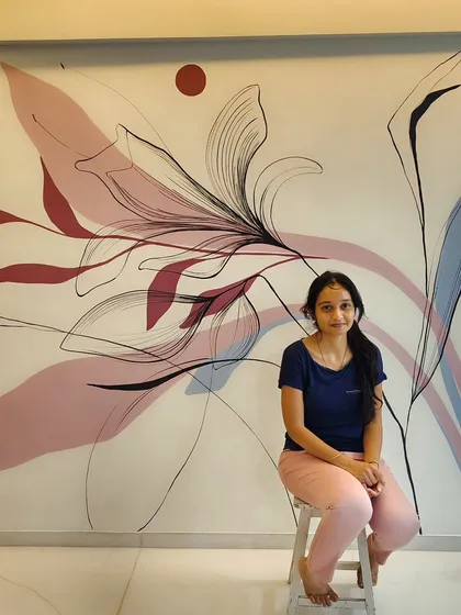 Here I am with a recently finished boho-style mural. I love creating these modern, freestyle pieces with the pleasantness of nature and soothing colors. This one, for a luxury living room, was all about free-flowing lines and a calm, artistic feel.
