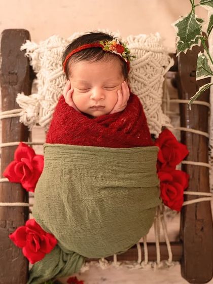 This creative pose with red and green wraps looks like a beautiful rosebud. It's a unique way to add a floral touch to the camper theme.