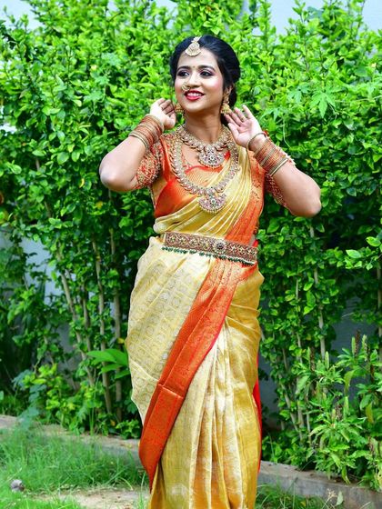 A full view of the model wearing the Kemp jewellery set. The matching vaddanam completes the look, creating a cohesive and elegant bridal appearance.