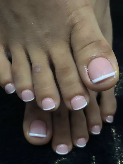 Your feet deserve to look pretty too. Here is a classic French pedicure with clean lines and a glossy finish. It’s a timeless look that makes your feet look neat, tidy, and ready for open-toed shoes.