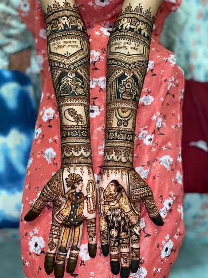 A complete view of the shloka and portrait mehandi, showing the incredible level of detail and personalization that I can incorporate into your design.