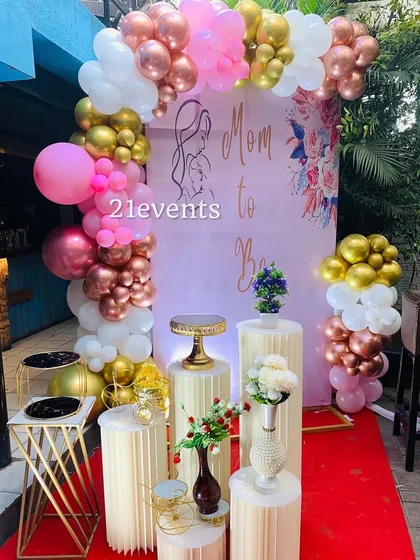 A beautiful and elegant 'Mom to Be' setup for a baby shower. I used a soft color palette of pink, rose gold, and white balloons, with classic pedestals and a floral backdrop to create a special space for the celebration.