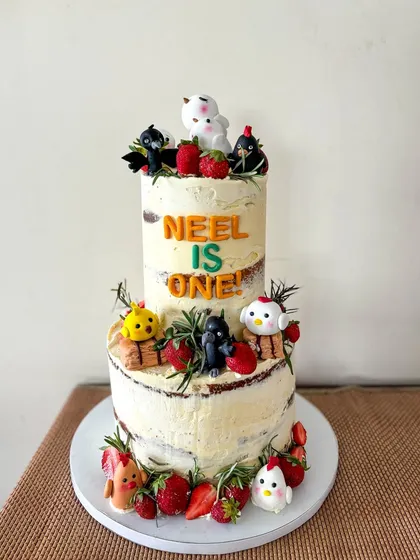 This cake was such a fun and unique challenge. The request was for a semi-naked cake featuring some of the birthday boy's favorite things: crows, chickens, and strawberries. I loved bringing this quirky and personal idea to life with handmade fondant figures and fresh fruit.