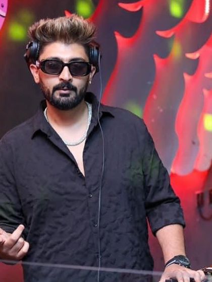 A cool and casual look for a Tuesday ladies' night.