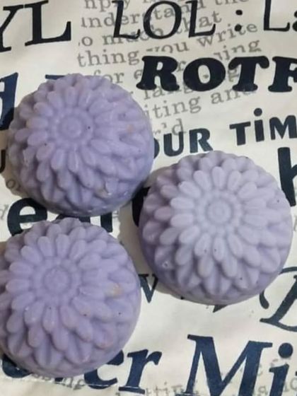 These little purple flower bars are infused with calming lavender. Perfect for a relaxing bath at the end of a long day. They are handmade and packed with natural ingredients to soothe your skin and your mind.