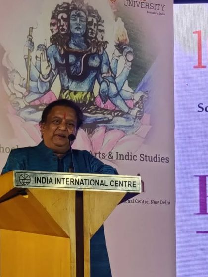 Pt. Jai Kishan Maharaj addressing the audience, sharing his insights as an artist and a Guru.