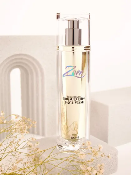 My Brightening Face Wash is designed to give you that post-facial glow every day. Its gentle formula cleanses away dullness to reveal a more radiant and refreshed complexion.
