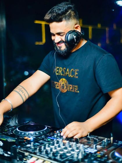 Ankit Kamra - Event DJ Services High-Energy Club Gigs photo 69