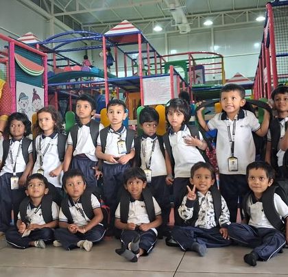 Look at all these happy faces. This large group of students had a fantastic time exploring our adventure zone, and I was thrilled to have them visit.