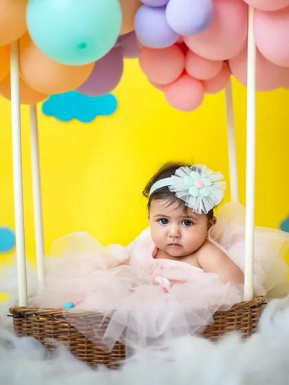 Another adorable portrait from our popular hot air balloon theme, showing a slightly more serious and inquisitive expression.