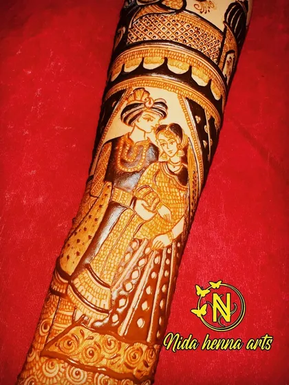The same design as the previous image, but with a different lighting that highlights the rich color of the henna.