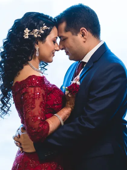 For your reception, we can create a completely different vibe. This romantic look features soft, glamorous curls and an elegant red gown, perfect for an evening of celebration.