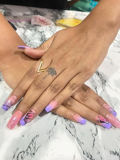 This set combines a soft pink and purple ombré with delicate, hand-painted black butterfly wing details and glitter accents. It demonstrates a student's skill in both blending and fine-line artwork.