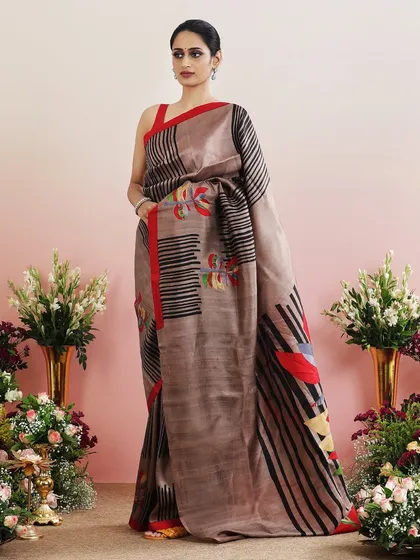 The full view of the abstract printed saree, a unique and artistic choice for the modern woman.