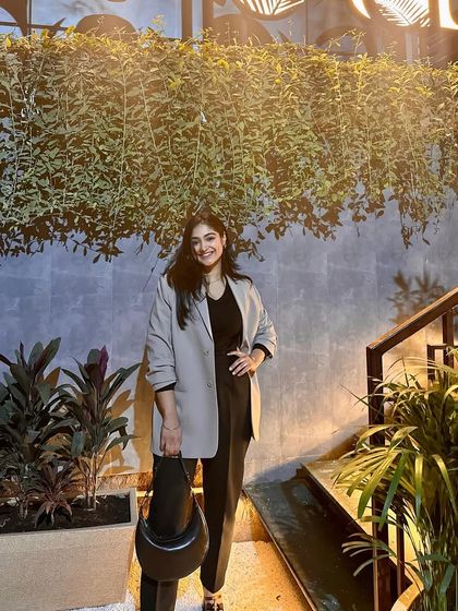 Another picture from my dinner at Coba. I opted for a classic and comfortable look with a beige blazer over an all black outfit.