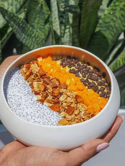 Healthy can be beautiful. We styled this vibrant smoothie bowl to highlight the fresh ingredients, textures, and colors, creating an image that feels both wholesome and delicious for Earth Cafe.