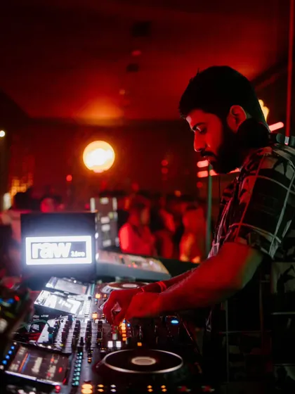 Another shot from a memorable night at Soho Delhi. The combination of a great sound system, an energetic crowd, and killer visuals is unbeatable.