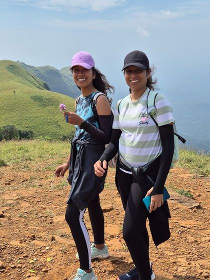Two friends enjoying the walk on the Bandaje trail on a clear, sunny day.