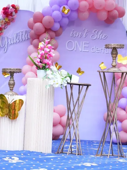 I also offer modern decoration styles, like this setup for a first birthday party. It features pastel balloon arrangements, elegant stands, and a personalized backdrop for a stylish celebration.