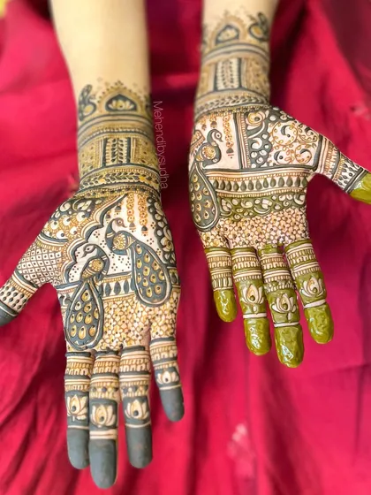 This design for the bride's mom features bold peacocks and lotuses, using negative space to make the motifs stand out.