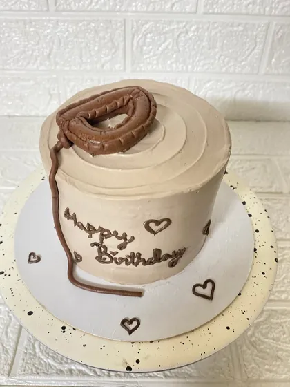 Another angle of the understated and elegant minimalist birthday cake.