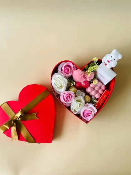 A top-down view of the Valentine's heart box. It's a classic and beautiful way to express your love.