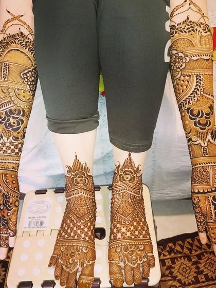A full set of bridal mehendi for hands and feet. The designs are coordinated with floral and paisley motifs for a cohesive and beautiful look.