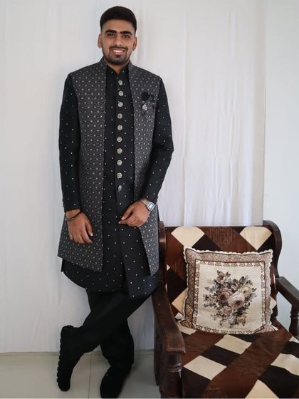 Here is the full-length view of the layered Indo-Western outfit. It’s designed to be comfortable yet incredibly stylish, allowing you to enjoy the festivities while looking your absolute best.