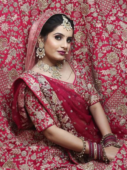 Classic Red & Gold Bridal Looks photo 17