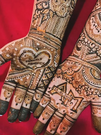 This design tells a love story. It features the couple's names, Manali and Abhishek, inside a heart, along with their wedding date creatively incorporated with their initials.