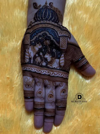 A beautiful depiction of a traditional Karwa Chauth scene on the palm, complete with intricate borders.