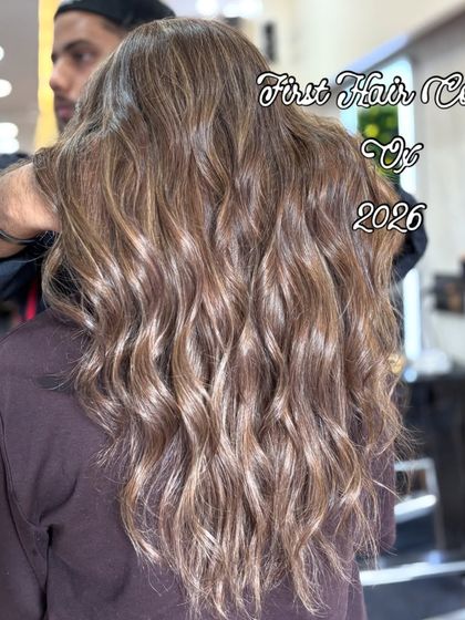 The first hair color of 2026. We welcomed the new year with these refined coffee tones and timeless shine.