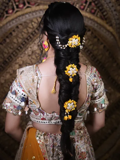A traditional Indian braid for a Haldi ceremony, adorned with beautiful floral accessories.