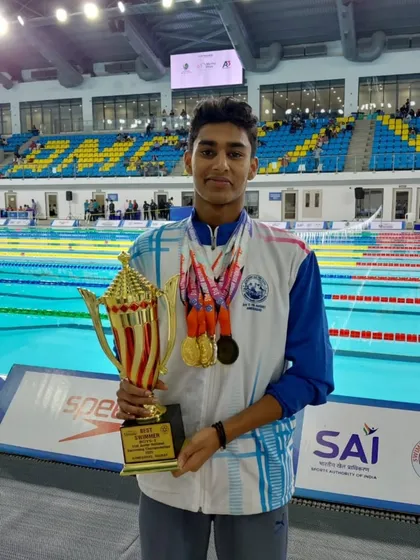 This is what a champion looks like. We are incredibly proud of our swimmer Dhakshan S, who was awarded the prestigious Individual Champion trophy at the 51st Junior Nationals after winning 6 golds, 1 silver, and 1 bronze.