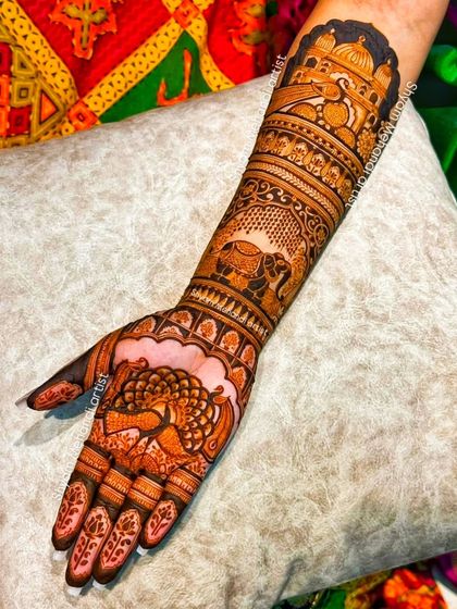 A single-arm view of the previous design, showing the detail and composition.