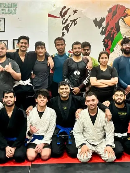 A Sunday Jiu-Jitsu session with a mix of Gi and No-Gi practitioners. We offer variety in our training to create well-rounded grapplers.