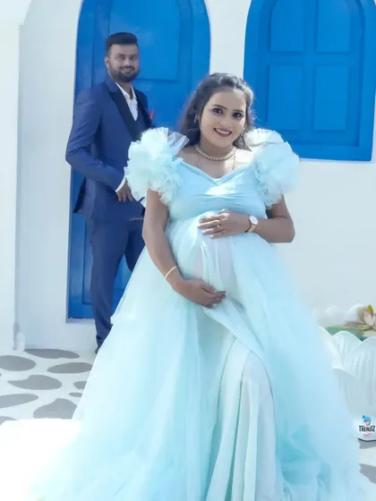 Let's escape to Greece without leaving the city. This Santorini-themed set is one of my most popular, offering a clean, bright, and stylish backdrop for your maternity couple photography.