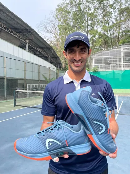 Your shoes are your connection to the court. These HEAD tennis shoes offer excellent stability and traction, which is critical for the quick directional changes in tennis.