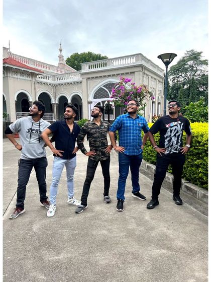 A duplicate of a fun pose with the boys in front of the palace. We always keep the mood light and fun.
